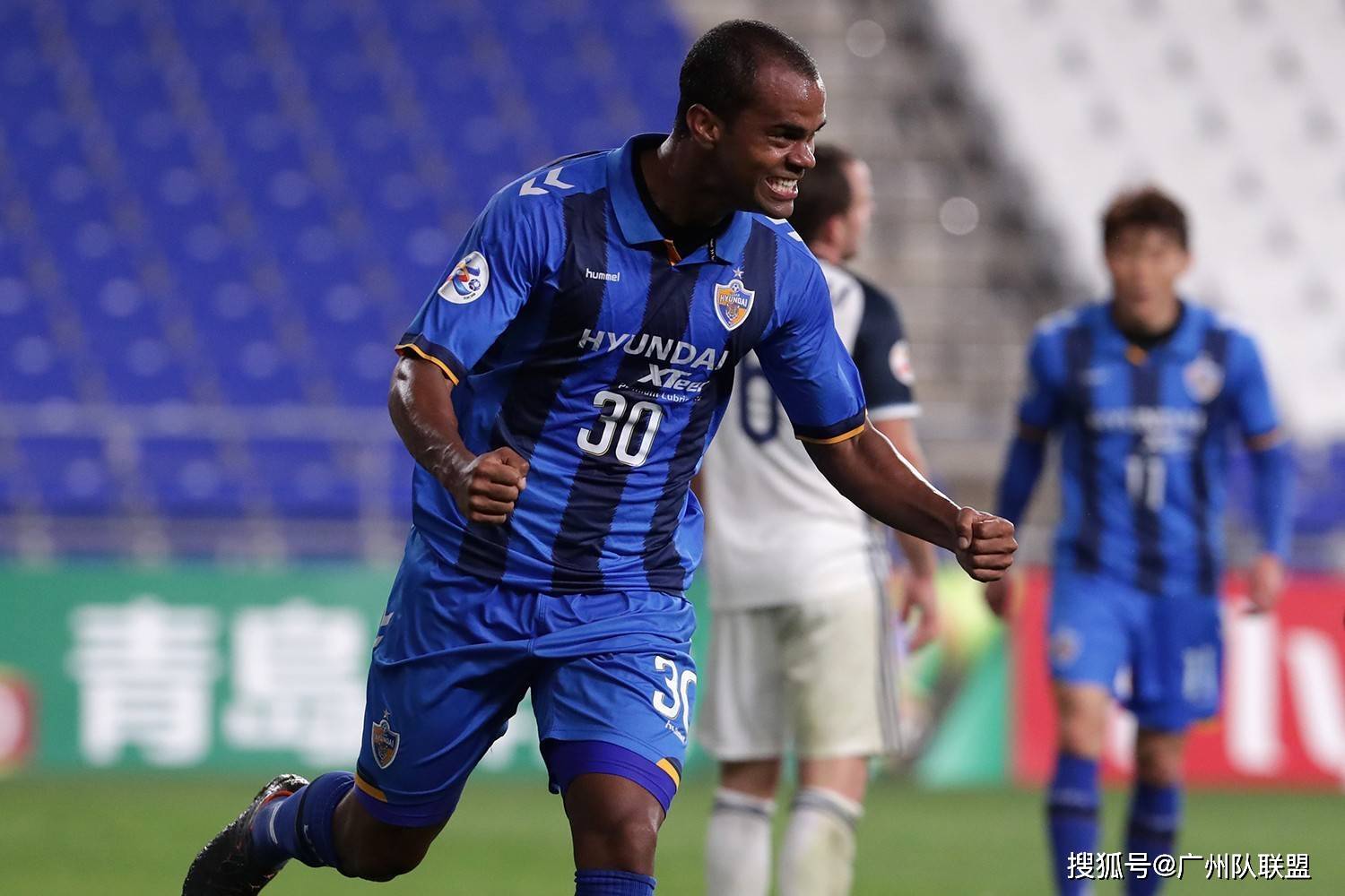 开云体育官网刚刚！广州队围绕法国杯远射贴柱浓眉哥连续十二场比赛得分超过惊险取胜，转会期拉齐奥调整名单以备欧冠的简单介绍